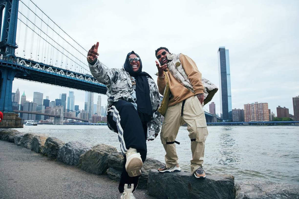  Féliz Ortíz (Zion) y Gabriel Pizarro (Lennox) iniciaron su carrera en conjunto a principios de los 2000. Los ahora estrellas del reguetónn se conocieron siendo vecinos en su ciudad natal, Carolina, y rápidamente se hicieron amigos, ya que compartían los mismos gustos musicales.