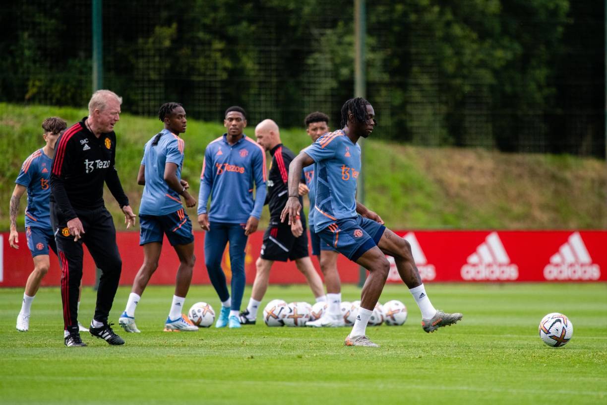 En el Manchester United no s tolerará los pases hacia los lados y hacia atrás. Reemplazando a los jugadores en entrenamiento que no juegan hacia delante.