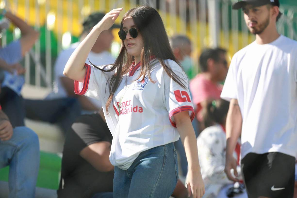 Estas fueron las mejores fotos de la previa del encuentro entre Olimpia y Real Sociedad en Comayagua. Bellas chicas robaron miradas y locura total por Troglio.
