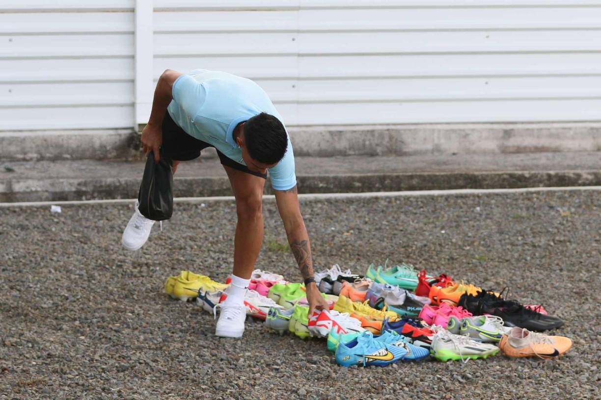 Luis Palma, quien sería uno de los titulares de la Bicolor, entrenó a todo vapor este lunes en la casa de Olimpia.