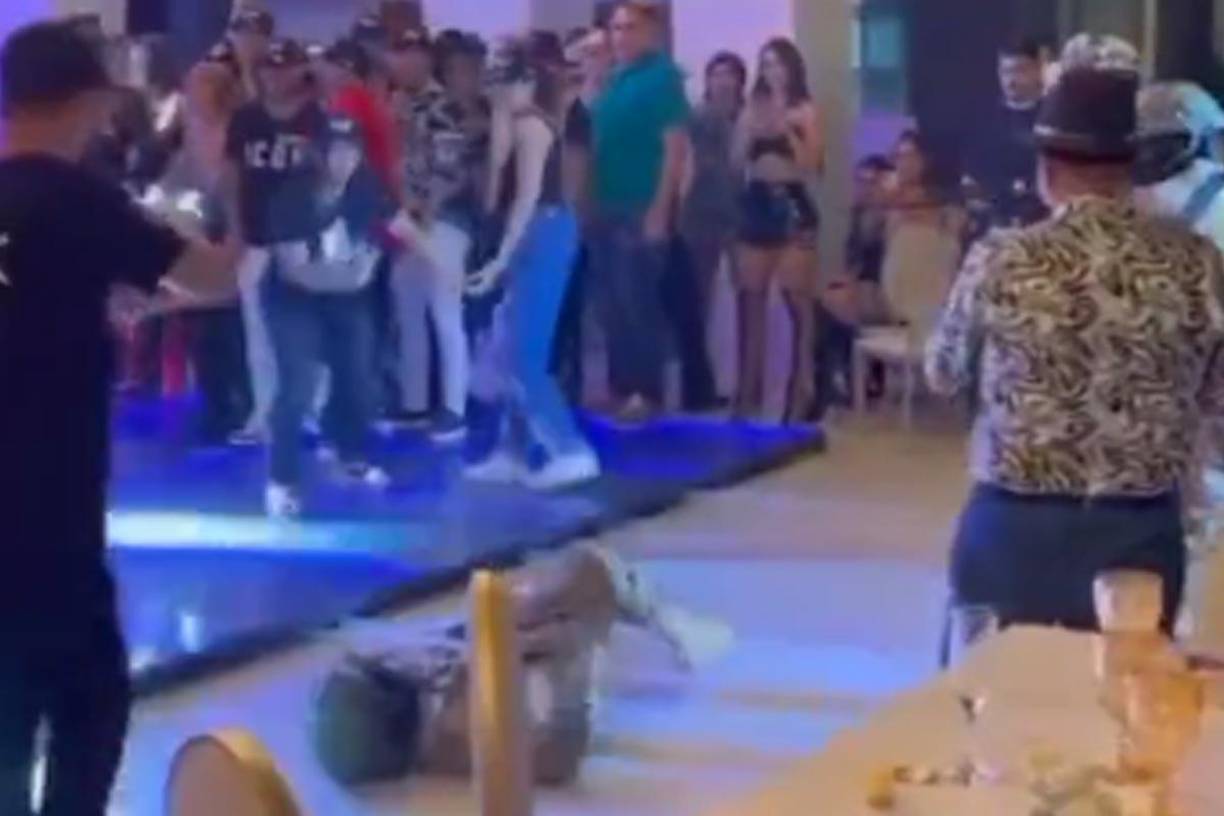 El show fue criticado en redes sociales, pues señalan que lo único que se logra con esto es ‘normalizar la cultura del narco’.