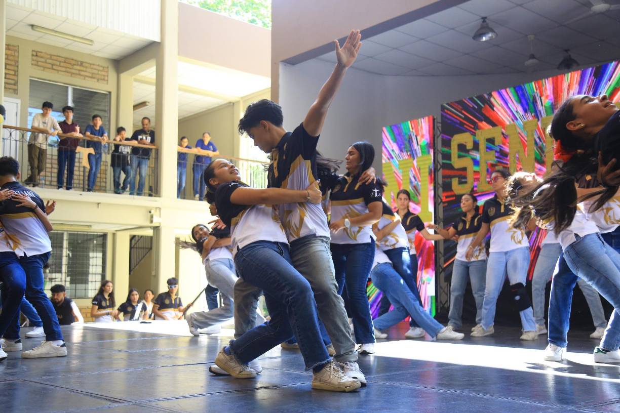 Así fue la “Senior entrance” 2025 de la Escuela Franciscana