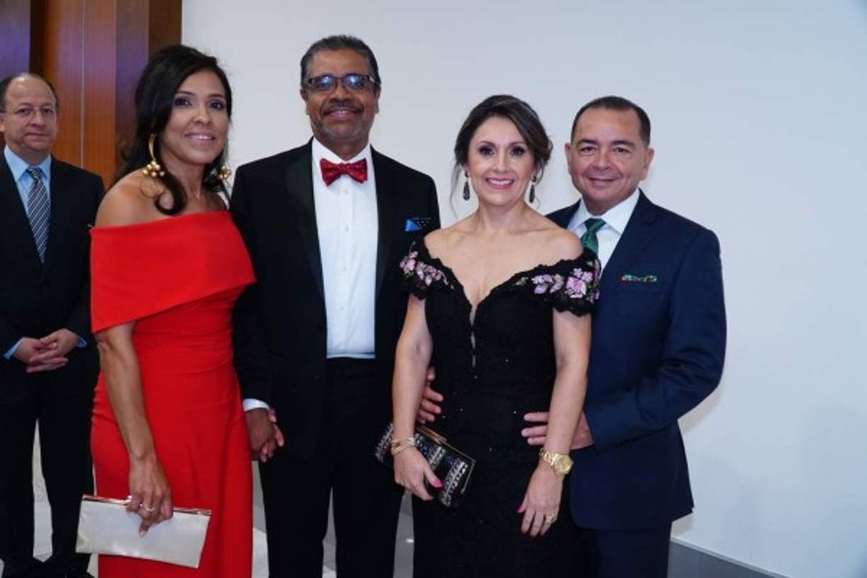 Yngrid y Javier Chacón con Yoya y René Villarreal.