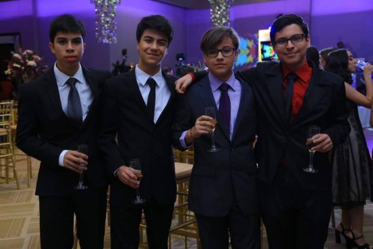 Alberto Vásquez, Jonathan Fajardo, Eduardo Méndez y André Andino.