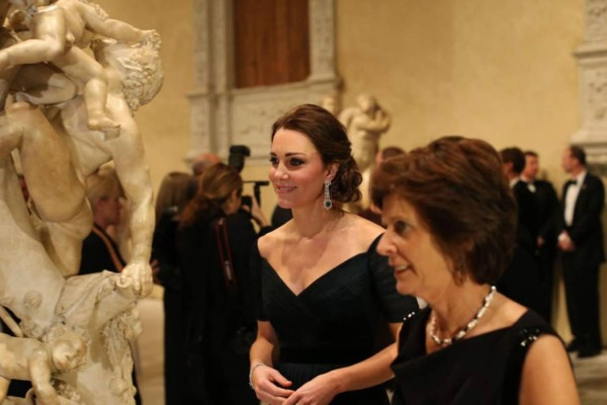 El menú incluyó medallón Angus con champiñones y salmón escocés en una reducción de whiskey, además de helado de caramelo.