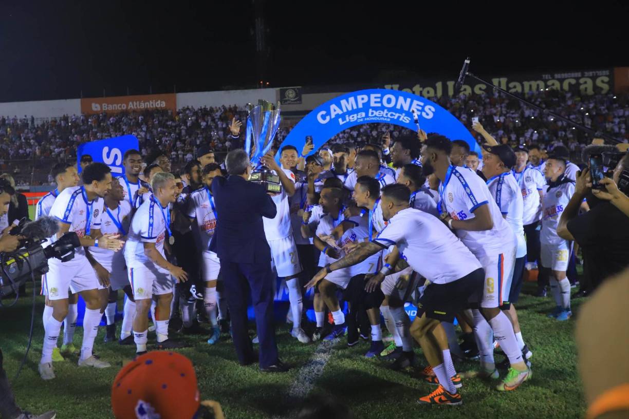 Olimpia es actualmente el segundo equipo con más títulos de liga en Centroamérica, pero hay una petición sobre la mesa que lo podría colocar en el primer lugar. 