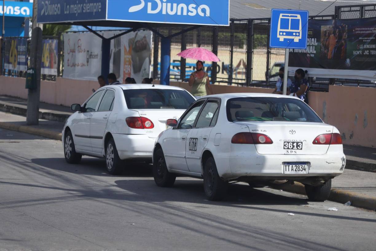 Quién merece una mención es aquel que afirma que “a mí no me gusta tener jefe por eso prefiero andar como taxista”.