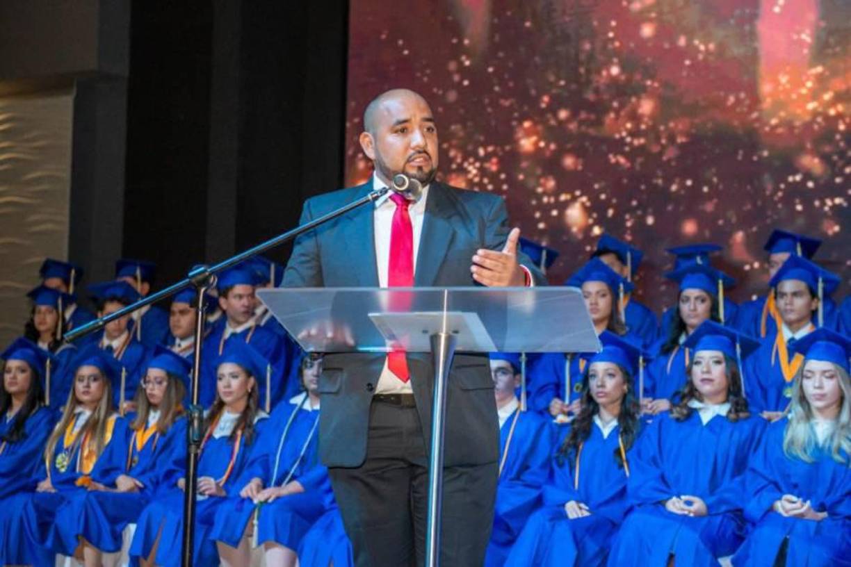 2. <b>“Si el norte fuera el sur”</b>: Inspirado en la canción de Ricardo Arjona, con un montaje que incluía al ministro y al dios del trueno, Thor.