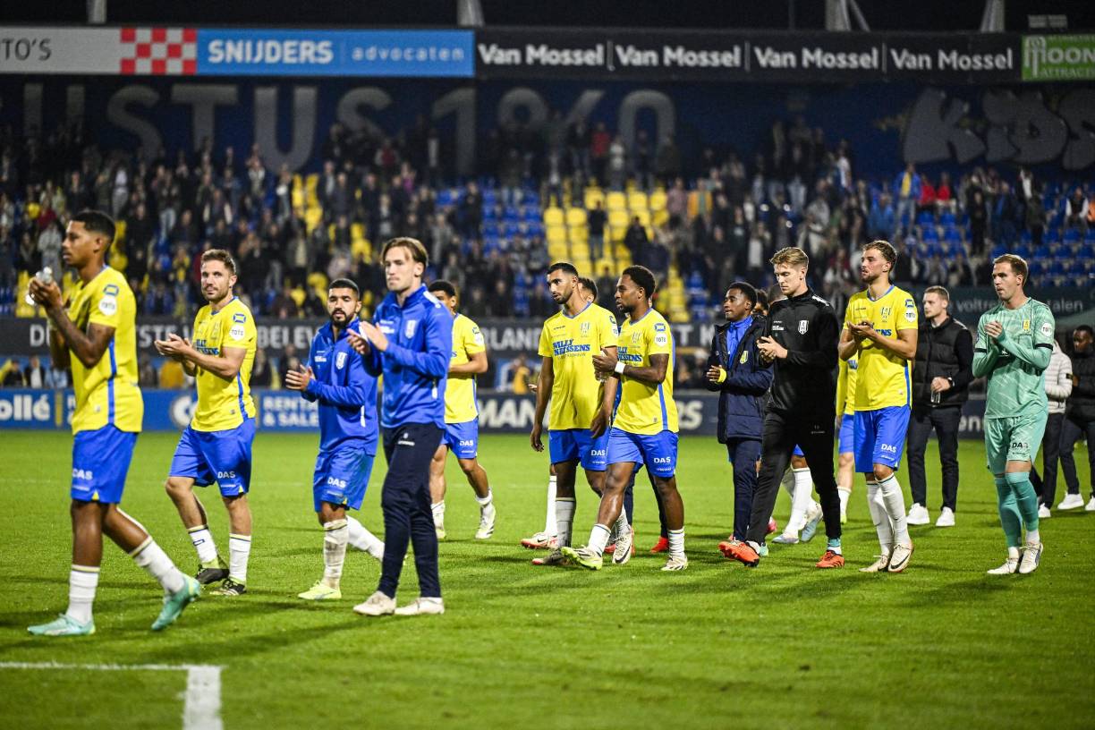 Susto: Portero queda inconsciente y se suspende partido