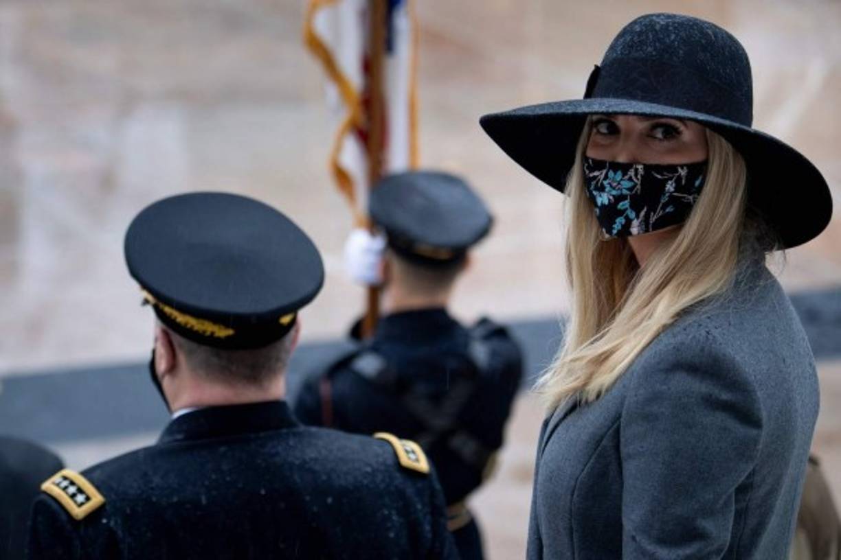 Ivanka Trump, la hija favorita del presidente, acompañó a su padre y a la primera dama en la ceremonia.