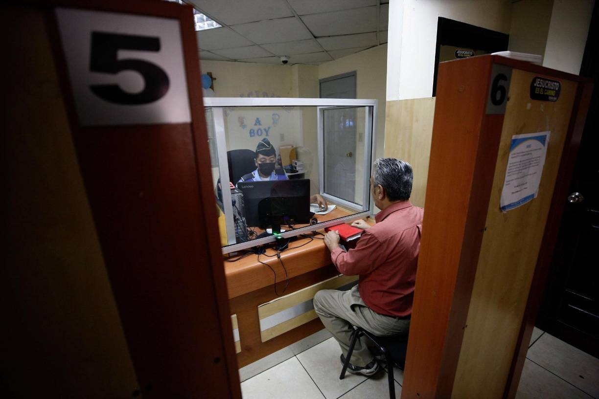 4. Seleccionar el tipo de licencia de conducir que desea renovar y adjuntar la documentación solicitada.