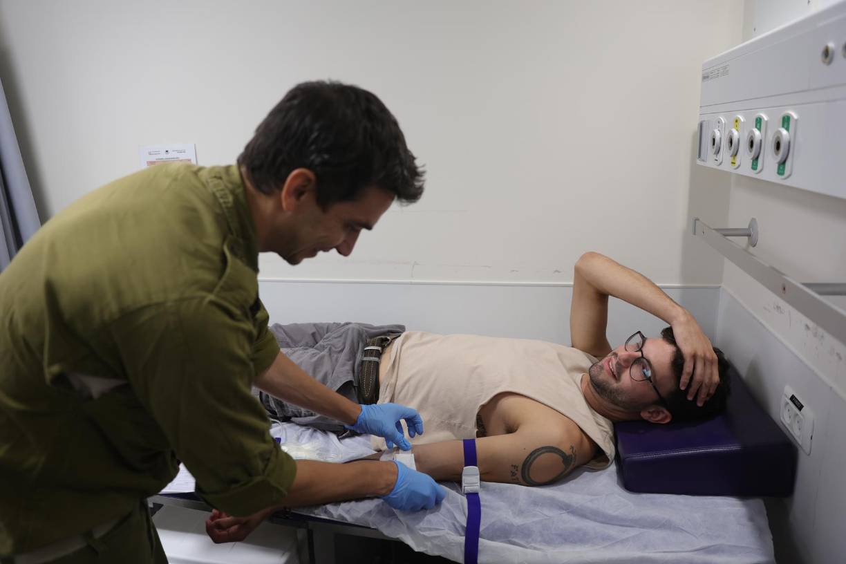 A su vez, ante las graves circunstancias sobre el terreno, el ministro de Seguridad Nacional israelí, Itamar Ben Gvir, declaró el estado de emergencia nacional, que se adoptará esta tarde y se aplicará a todo el país. A su vez, decenas de miles de reservistas israelíes han sido movilizados a filas. EFE 