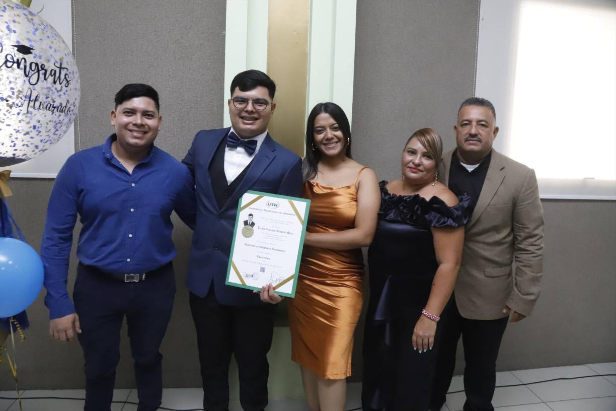 Josías Carrillo, Héctor Alvarado, Alejandra García, Berta Mejía y Santos Alvarado