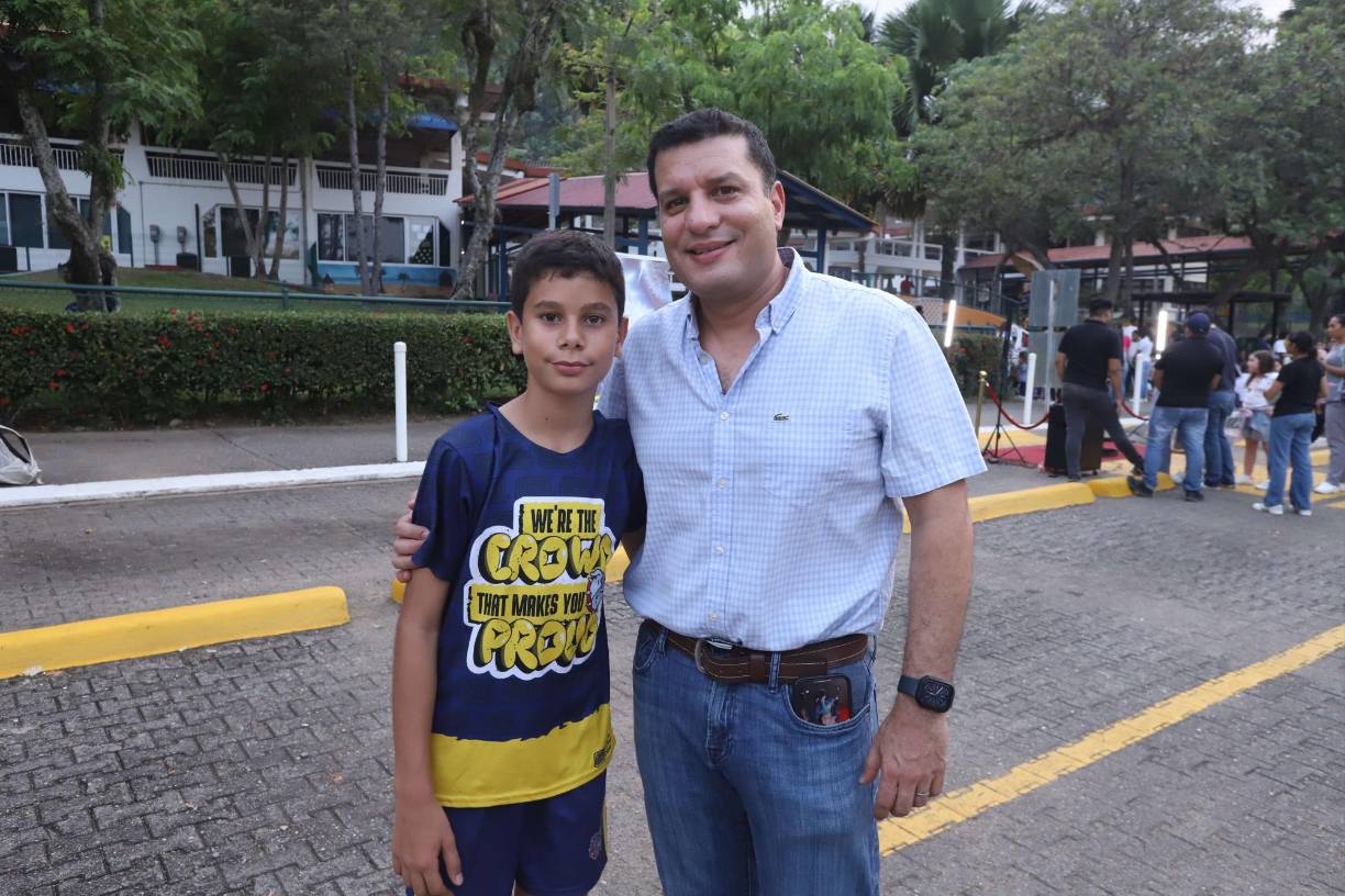Samir Chaín Jr., junto a Samir Chaín