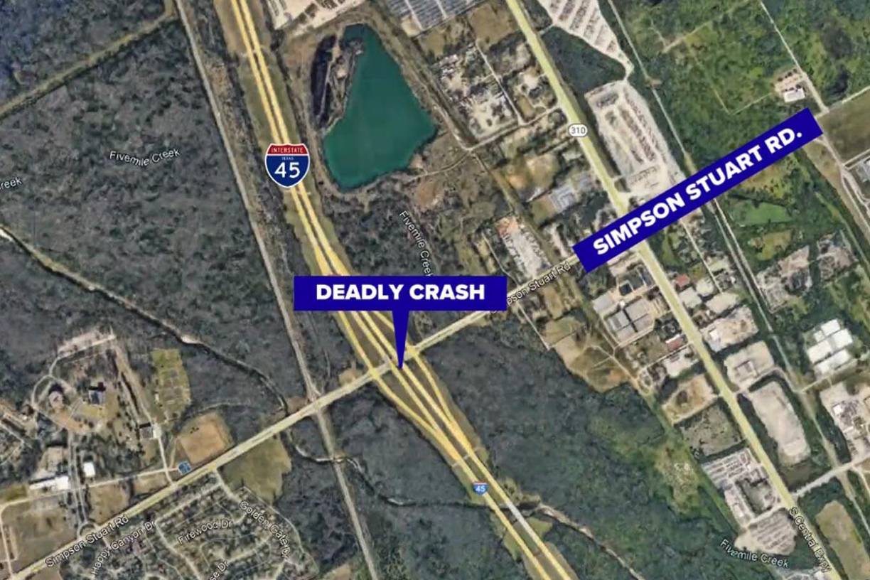 Según la policía de Dallas, el mortal accidente ocurrió alrededor de la 1: 00 pm en la cuadra 9500 de la Interestatal 45 en dirección norte cerca de Simpson Stuart Road.