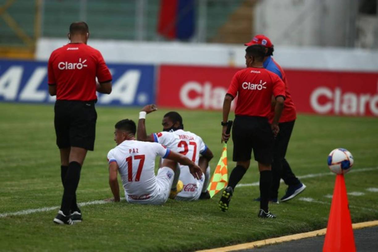 Los jugadores del Olimpia celebraron como trencito el gol de Jerry Bengtson.