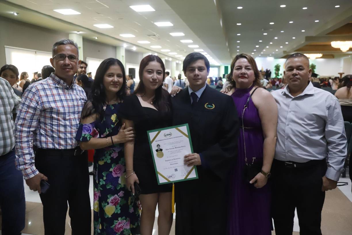 Luis Perdomo, Damaris Velásquez, Alejandra Perdomo, Allan Montoya, Ingrid García y Raúl Montoya