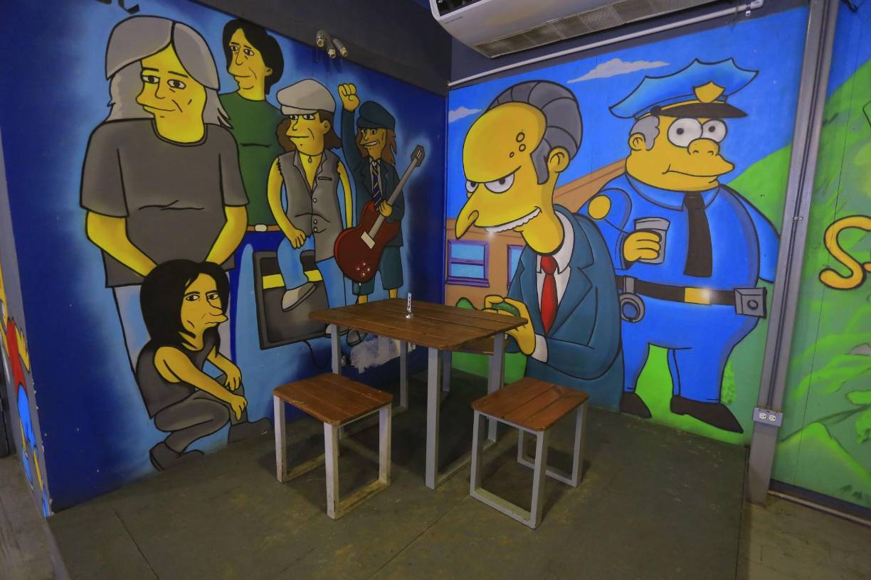 Springfield 504 también ofrece descuentos a clientes de la tercera edad y discapacitados, asimismo promociones de comida e incluso mercancía temática en algunas ocasiones especiales como ser Día de la Madre, Día del Padre, o cuando hay partidos de fútbol importantes.