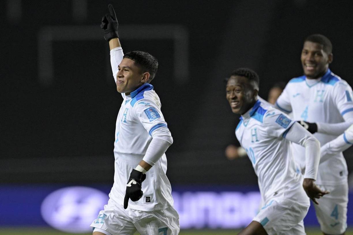 La celebración de Odin Ramos tras su golazo de tiro libre contra Francia.