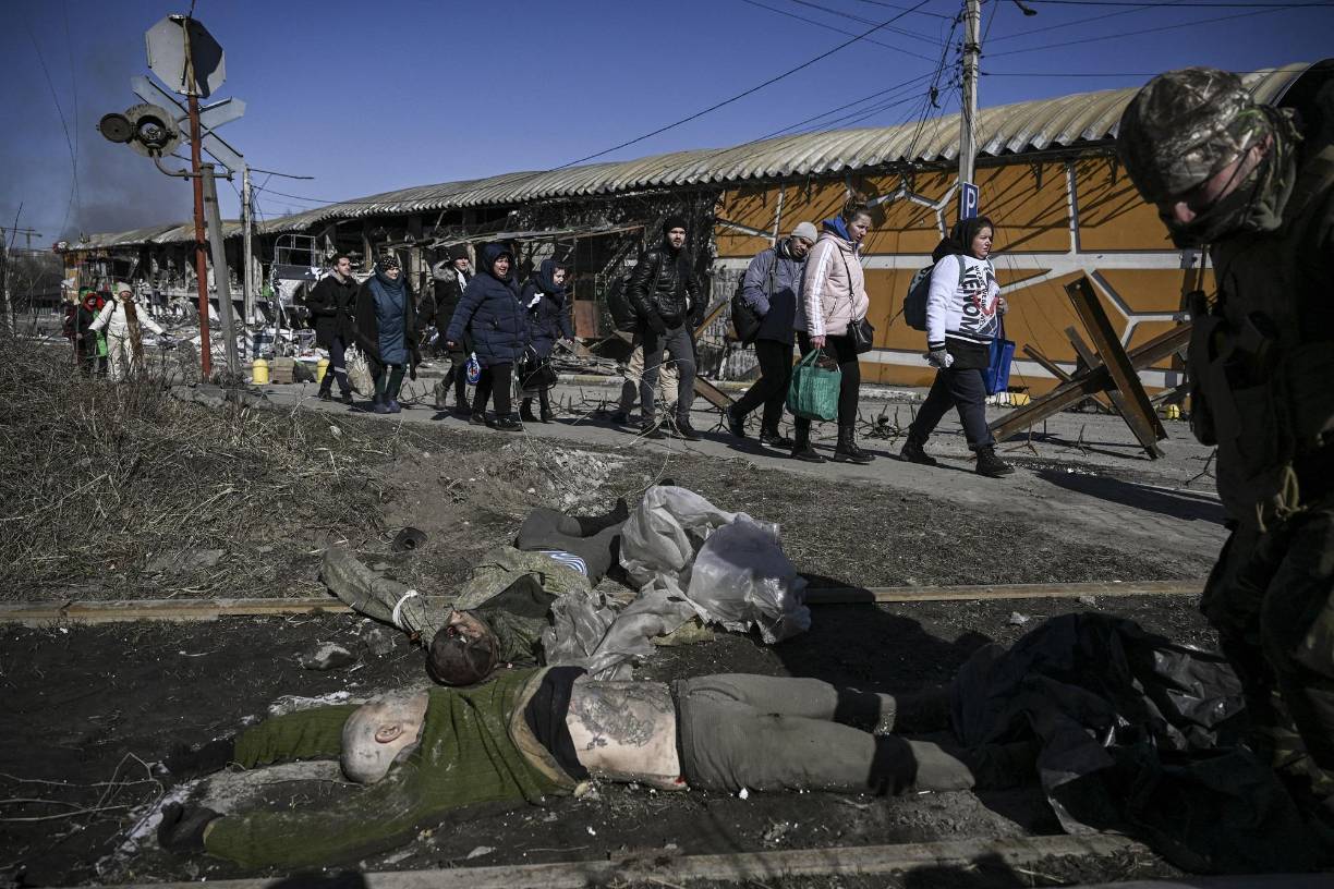 “En el futuro será demasiado tarde. Créame, si esto se prolonga de esta manera, verá cómo acabarán cerrando el cielo, pero perderemos a millones de personas”, dijo Zelenski en una entrevista emitida por el canal británico Sky News.
