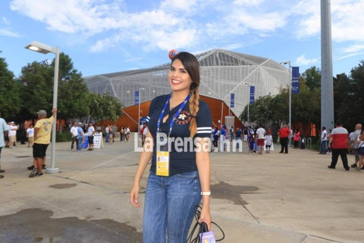 Una hermosa periodista que ha robado suspiros en Houston.