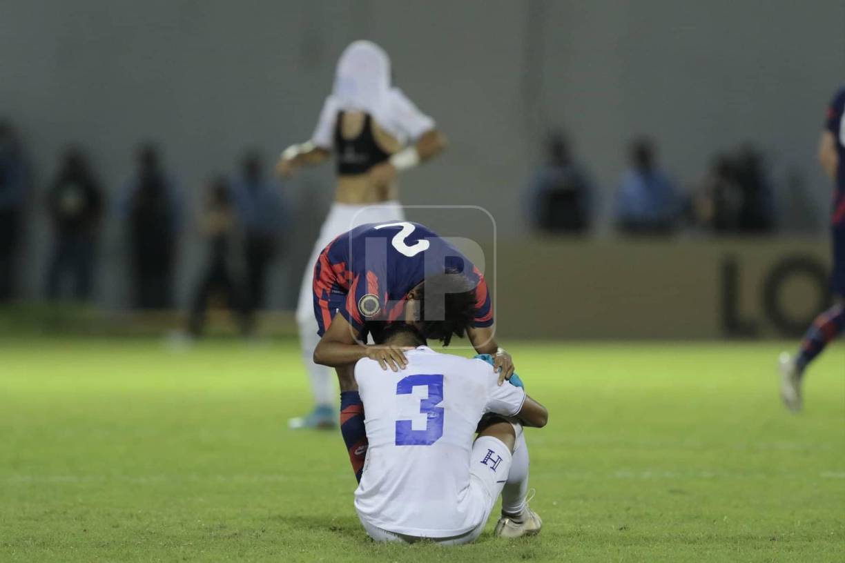 Mauricio Cuevas le dio apoyo a Geremy Rodas de Honduras demostrando ser un caballero. Una linda acción que es digna de aplaudir.