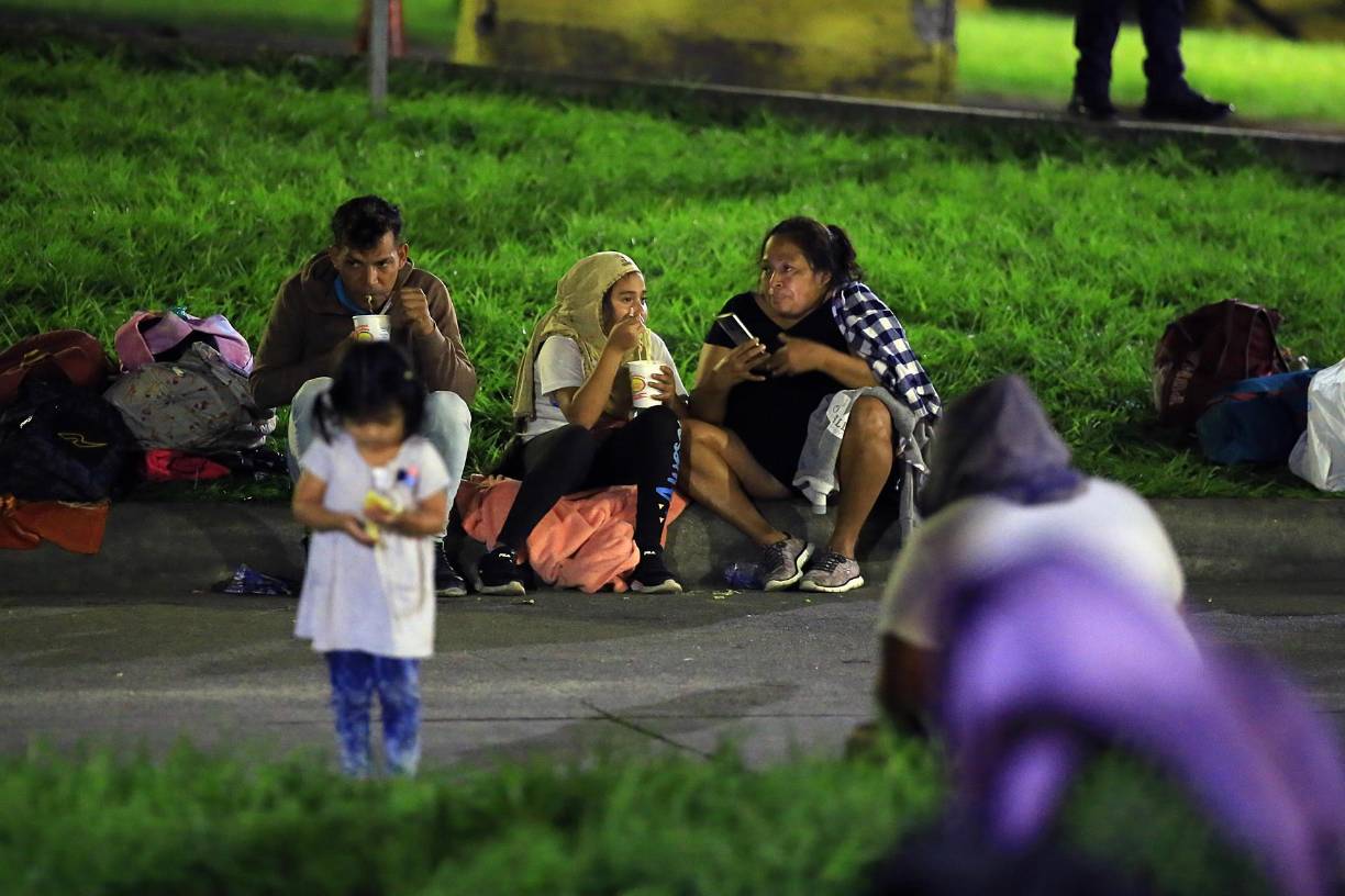 Del total de extranjeros que entraron a Honduras, el 32,5 % (120.041) tenían entre 21 y 40 años, el 25,8 % (95.355) eran menos de 20 años. 