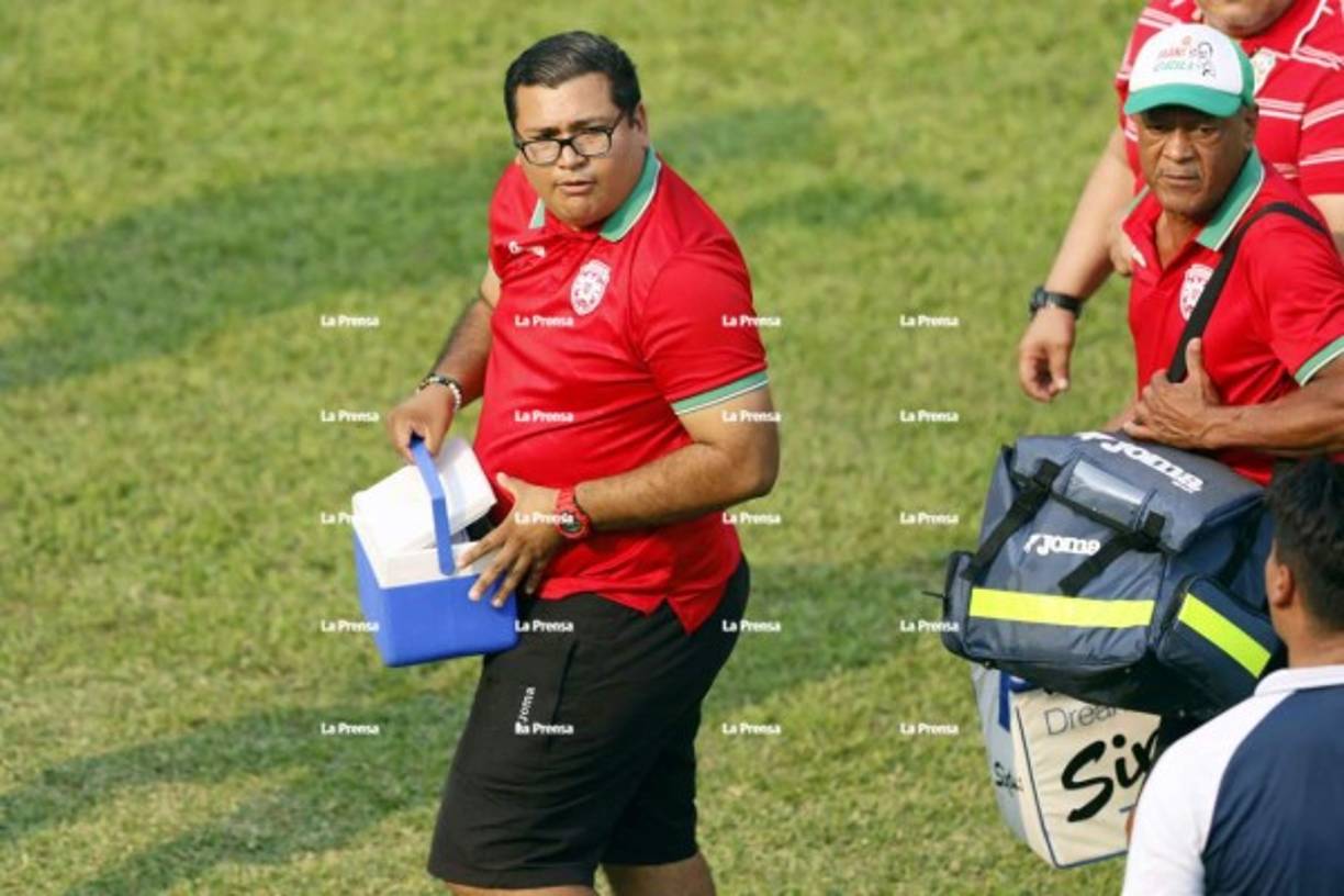 El médico del Marathón comenzó el pleito en el medio tiempo. Le tiró un objeto a Diego Vázquez y el cuerpo técnico del Motagua respondió.