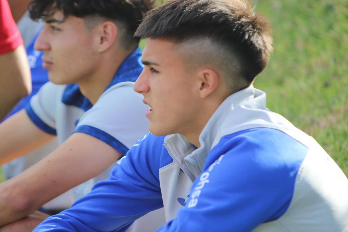 Sebastián Pacheco se desempeña como mediocampista. Antes de llegar al América de México, formó parte del Houston Dynamo de EUA.