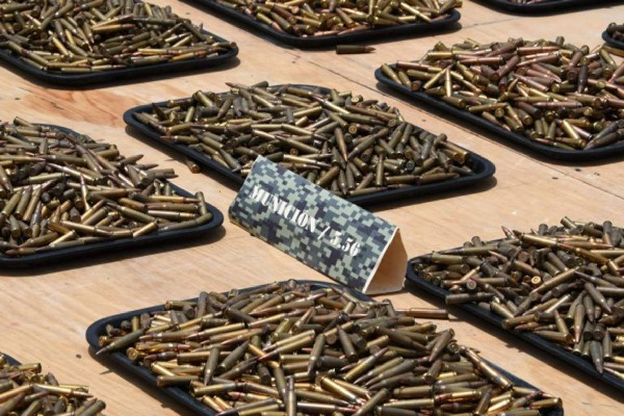 Decenas de fusiles, subametralladoras, pistolas y explosivos fueron descubiertos en una cárcel en la que estaban presos integrantes de la pandilla Barrio 18.