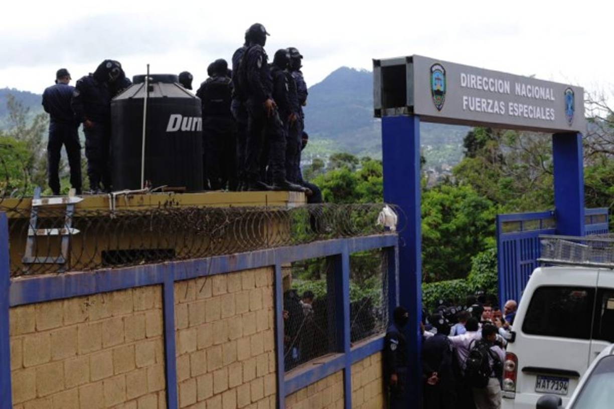 La rebelión de los policías se produce en momentos en que un sector de los maestros y médicos exigen, con protestas en las calles de las principales ciudades del país, mejoras en los sistemas de educación y salud.