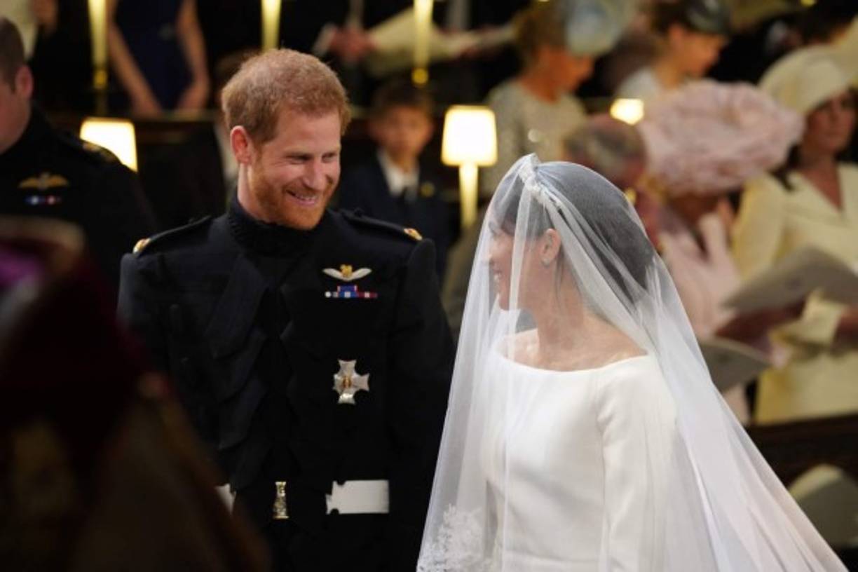 En una sencilla ceremonia y fuera de protocolo, Meghan Markle y el príncipe Harry se dieron el sí en la catedral de San Jorge en windsor. La boda real en fotos: