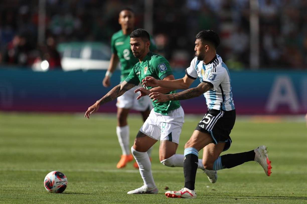 Bolivia se vio confundido, el equipo apeló al juego brusco para frenar el ataque visitante.