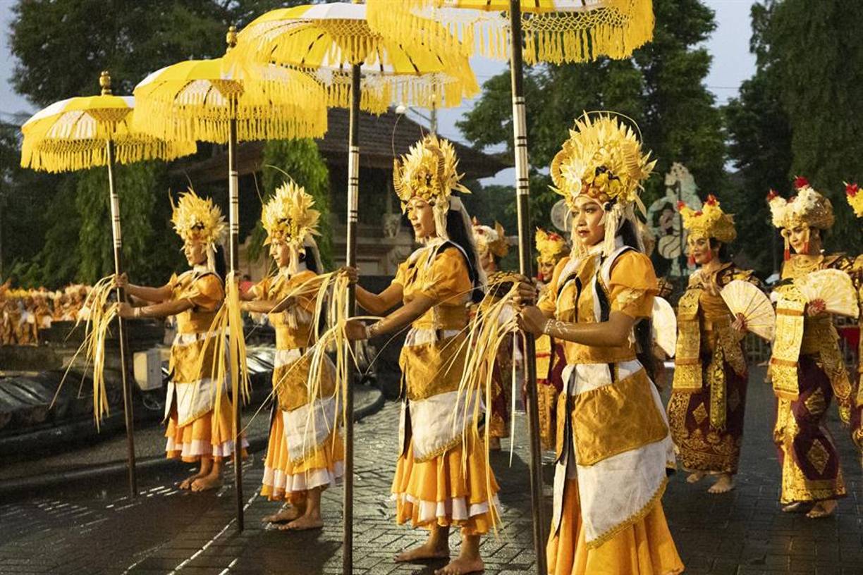 Indonesia dio la bienvenida al año con danzas tradicionales.