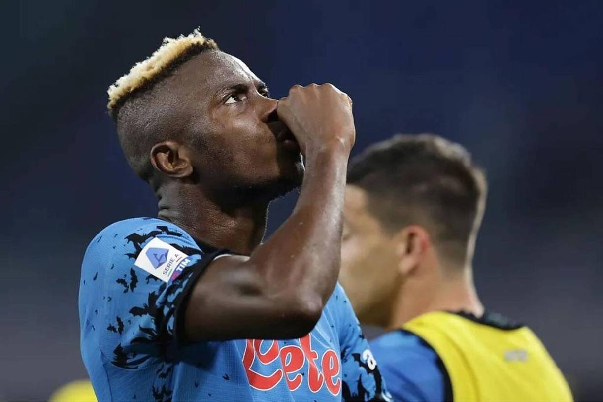 En julio de 2020, el Napoli hizo oficial el fichaje de Victor Osimhen, el más caro en su historia. El nigeriano llegó procedente del Lille por 55 millones de dólares, más 11 millones en variables. La contratación superó la compra de Gonzalo Higuaín proveniente del Real Madrid (USD 42 millones).