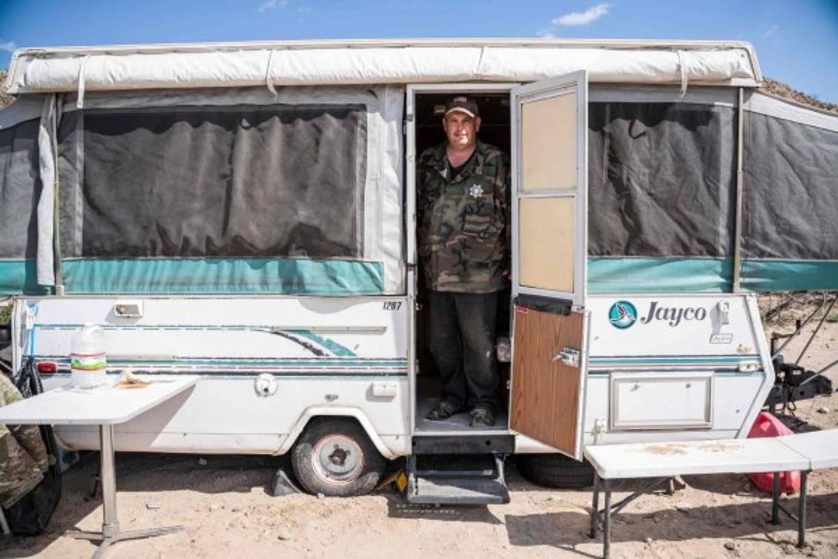 Mientras Trump cumple su promesa, los milicianos insisten en que seguirán en la frontera para apoyar a la Patrulla Fronteriza.