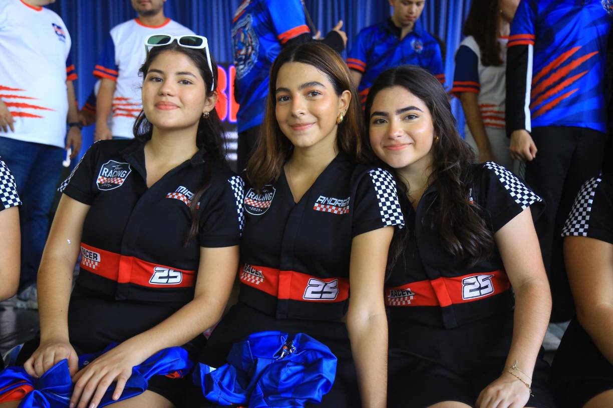 Mía Moncayo, Andrea Pineda y Valeria Fajardo. 