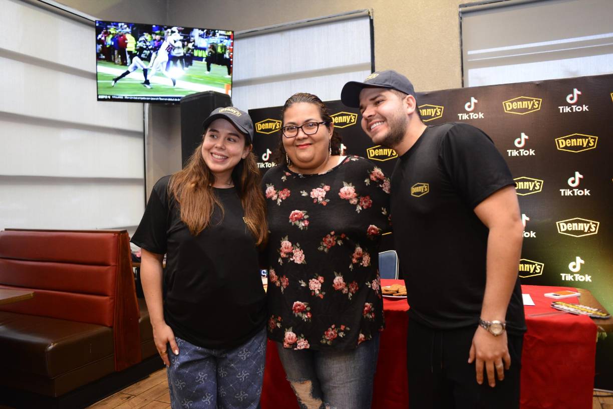 Diana López aprovechó por partida doble, pues además de conocer e interactuar con Chavi y Antonia, compartió con tiktokers hondureños. 