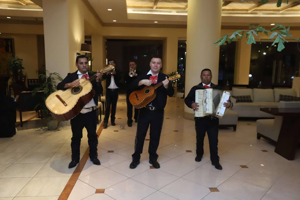 El evento fue amenizado por un conjunto de mariachis.
