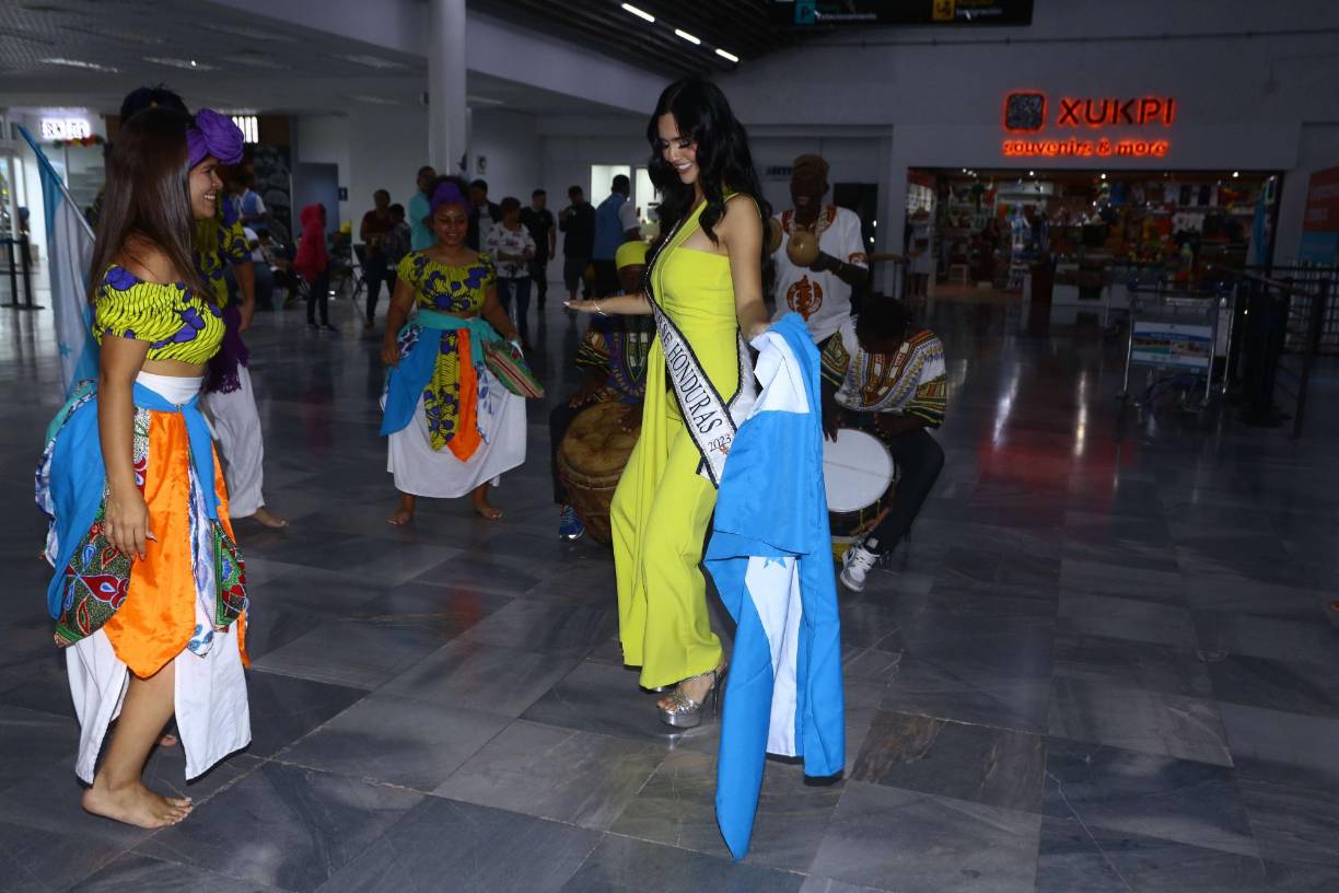La espectacular reina de belleza se despidió del pueblo hondureño demostrando su cariño a través de una jovial ronda de baile al ritmo punta con los artistas de<a rel="nofollow" href="https://www.instagram.com/frankshowshn/"> <u>Frank Shows.</u></a> 