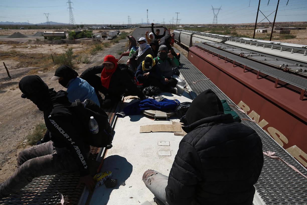 Dijo que a su paso por la ciudad de Chihuahua vieron a miles de personas esperando poder subirse a un tren y se dijo frustrado por la posibilidad de que México los retorne a su país de origen, como prometió el Gobierno mexicano a la oficina de Aduanas y Protección Fronteriza de Estados Unidos (CBP, en inglés).