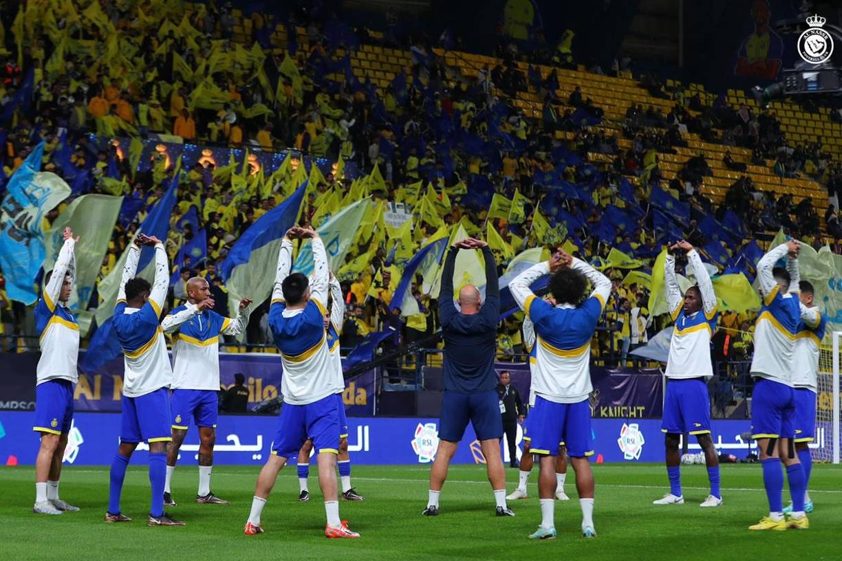 Como uno más realizó el calentamiento Cristiano Ronaldo con sus compañeros y el preparador físico del Al Nassr.