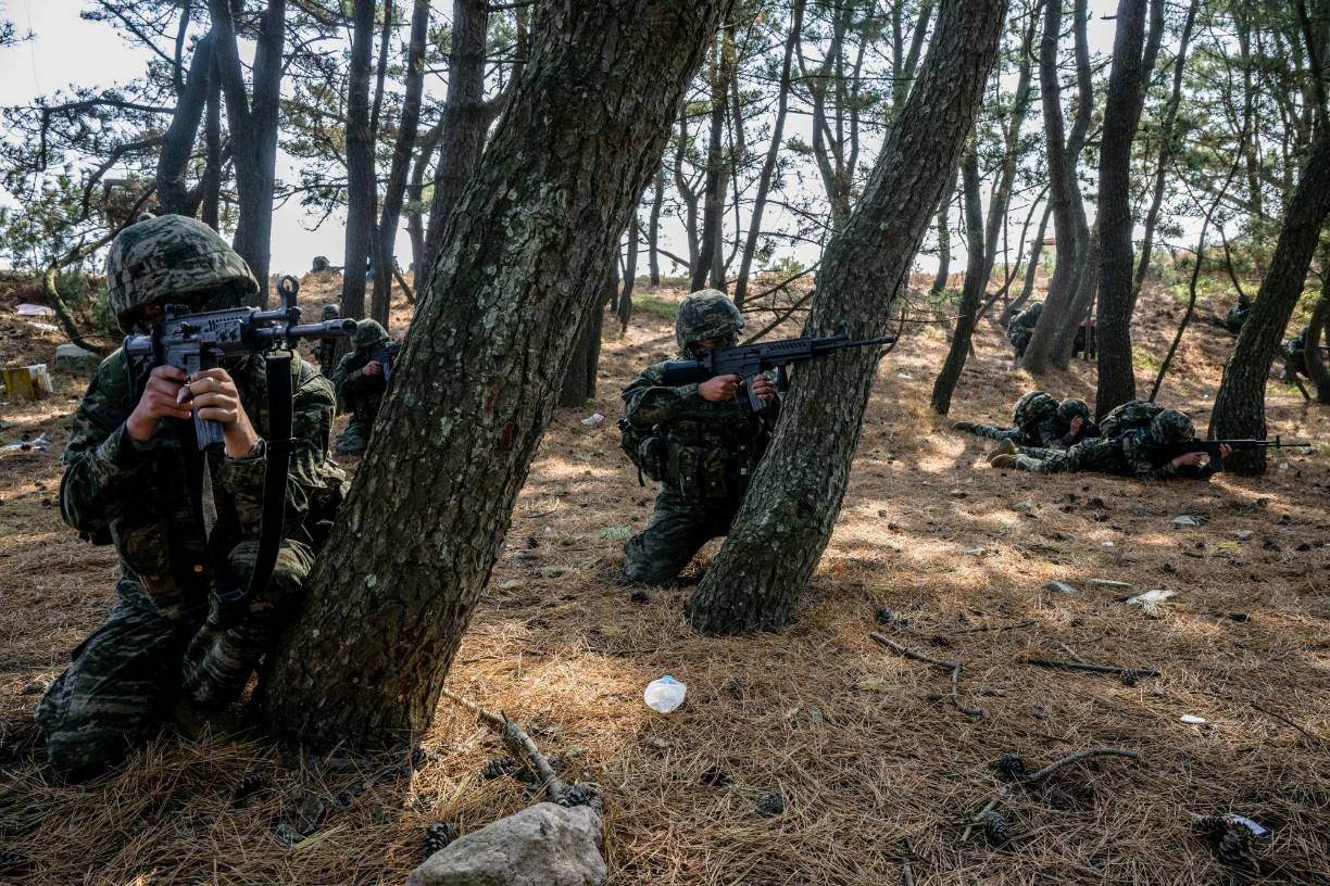 El capitán del Cuerpo de Marines estadounidense Kevin Buss quiso recordar hoy a EFE que Ssangyong es un ejercicio bianual que es “pura rutina”, puesto que no ha variado en lo esencial en la última década.