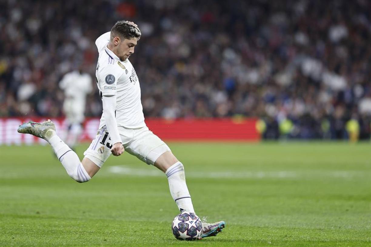 Centrocampista: Fede Valverde jugará ante el Chelsea, como adelantó Carlo Ancelotti en rueda de prensa. El incidente con el futbolista del Villarreal, Álex Baena, no será motivo para alejar al uruguayo.