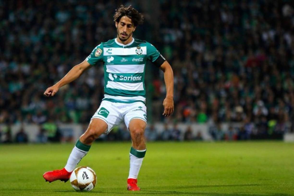 Javier Abella: Será el lateral por la banda derecha. Es el capitán del Santos Laguna.