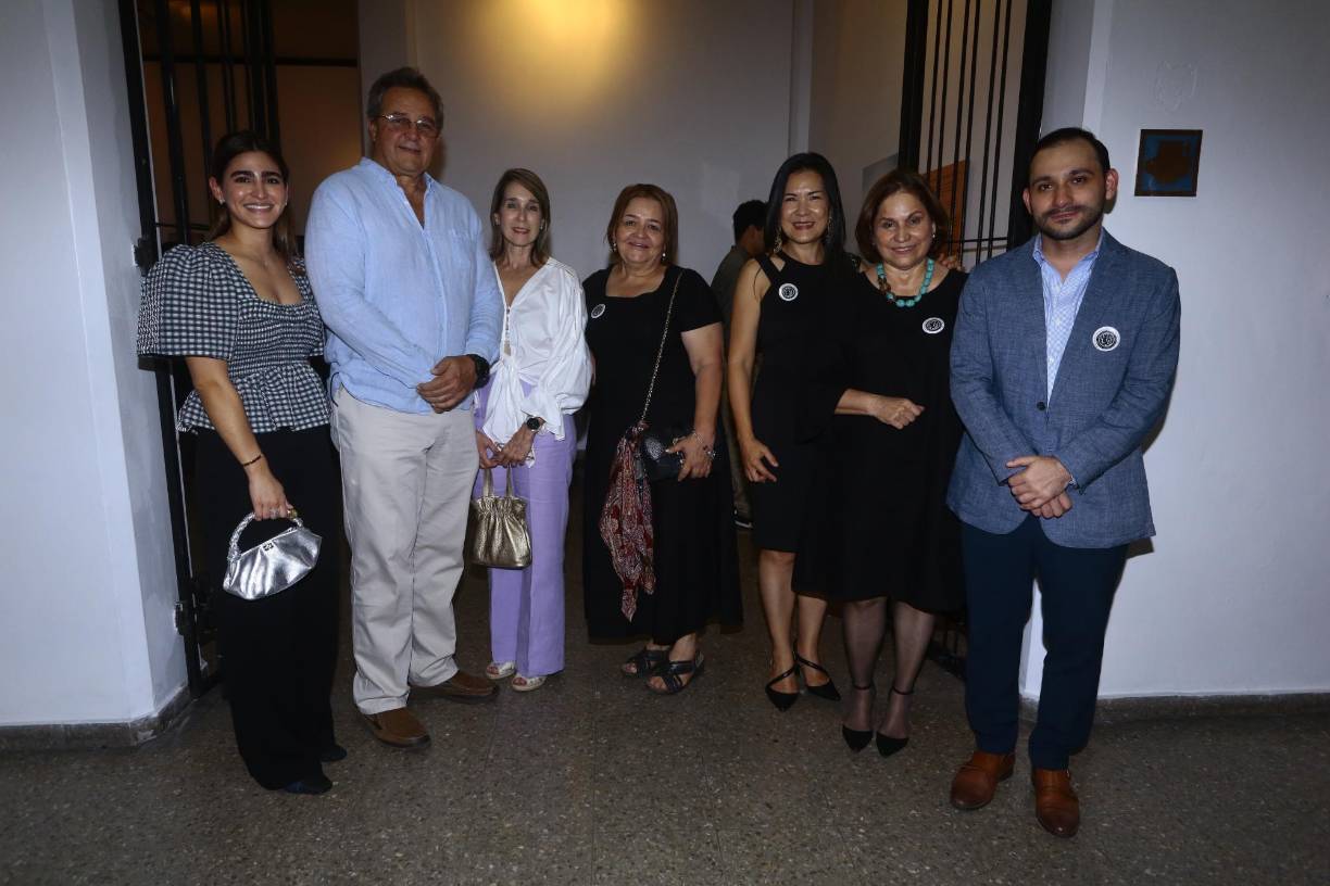 Natalia Larach, Harry y Susy Panting, Lourdes Rodezno, Susana Ham, Dora Morales y José Morales