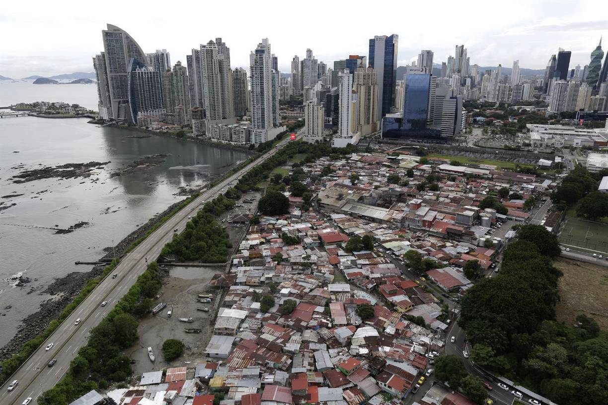 La desigualdad se ve hasta en la pobreza. En Panamá, por ejemplo, el índice de pobreza multidimensional llegaba en 2017 al 95,4 % en la comarca indígena Ngäbe-Buglé, mientras que a nivel nacional era del 19,1 %.