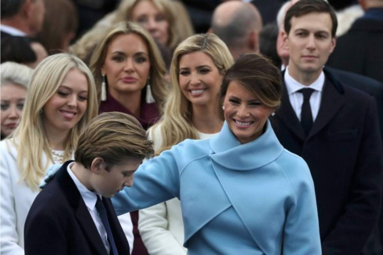 Barron es el único de los hijos de Trump que reside en la Casa Blanca. Sus hermanos mayores, Don Jr. y Erik viven en Nueva York mientras que sus hermanas Ivanka y Tiffany residen en Washington D.C.