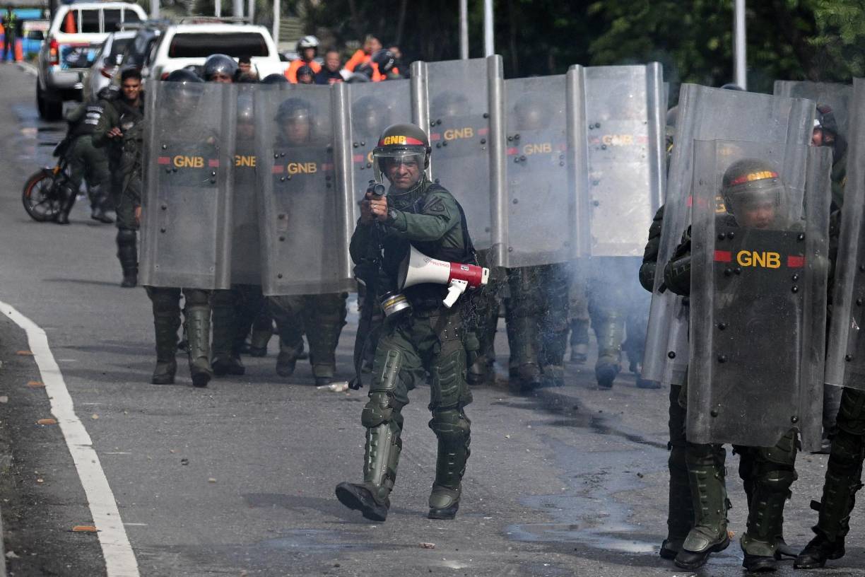 La Guardia Nacional Bolivariana evitó el avance de las protestas en Caracas.
