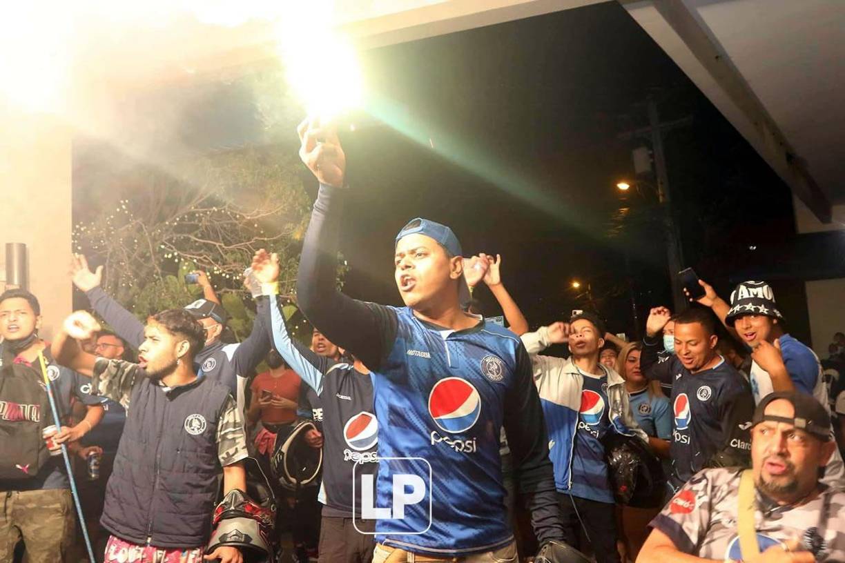 Los “Revolucionarios” brindaron el calor al equipo de Hernán ‘La Tota‘ Medina.